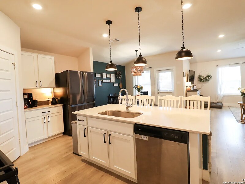 Building Photo - 5544 Jewel Curv