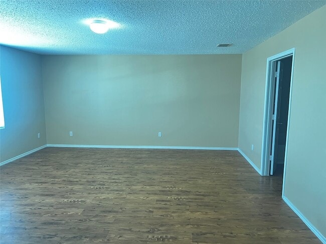 Building Photo - 1724 Creek Bend Ln
