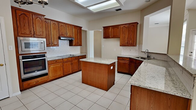 Building Photo - Stunning Home in the Highly Sought-After Wellington Addition!