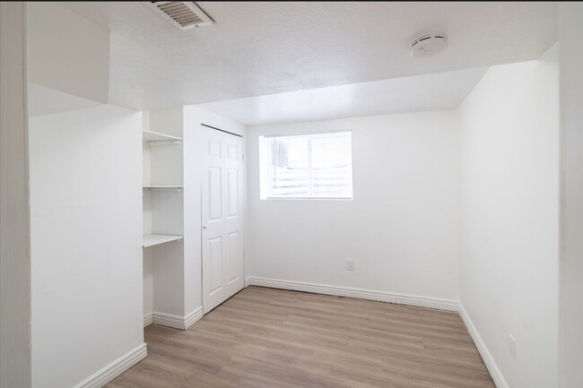 Building Photo - 174 7th St