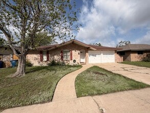 Building Photo - 5313 Carriage Ln