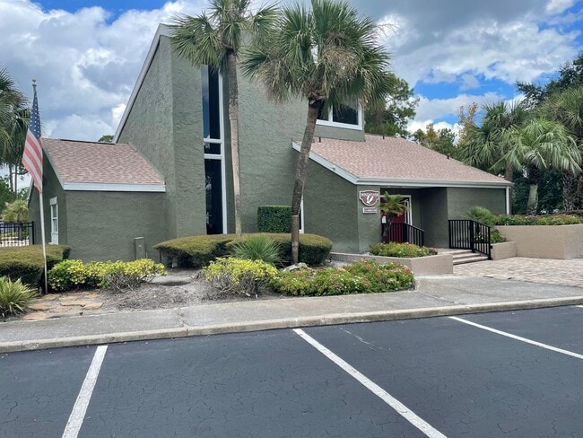 Building Photo - 3 Bed/2 Bath Condo in Windhover Condominiu...