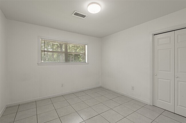 Building Photo - 604 Hayman St