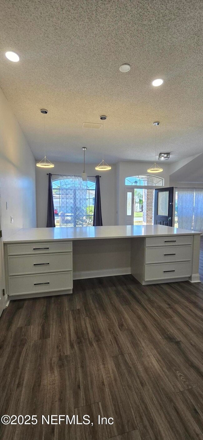 Building Photo - 11579 Alexis Forest Dr E