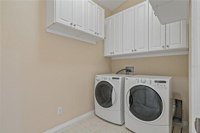 Building Photo - 8211 Canyon Creek Way