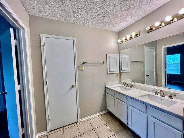 Building Photo - 2735 Wentworth Dr