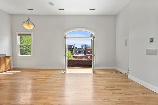 Building Photo - 403 Marlborough St