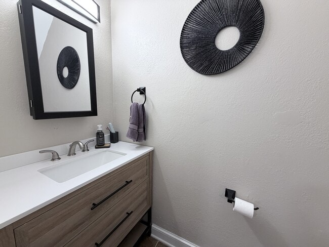 Building Photo - 1528 Jameson Dr