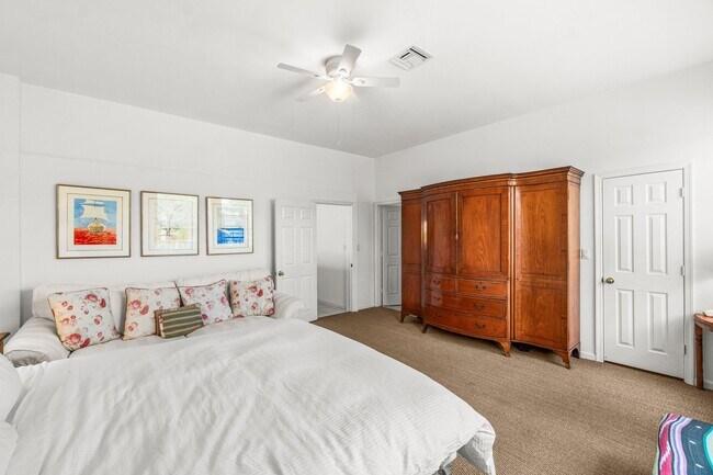 Building Photo - 5142 Lake Catalina Dr