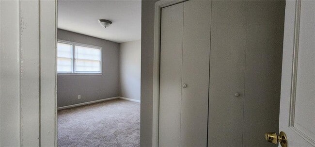 Building Photo - 401 Barbashela Dr