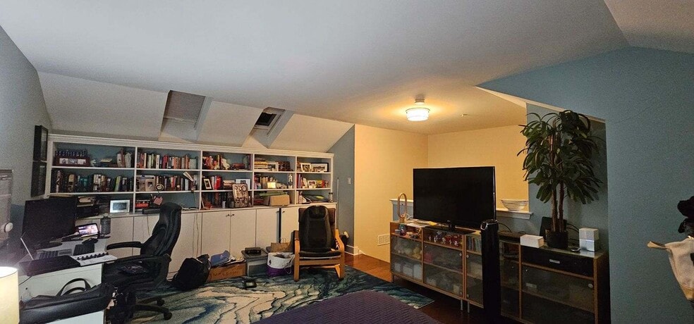 Building Photo - 805 Rosehill Dr