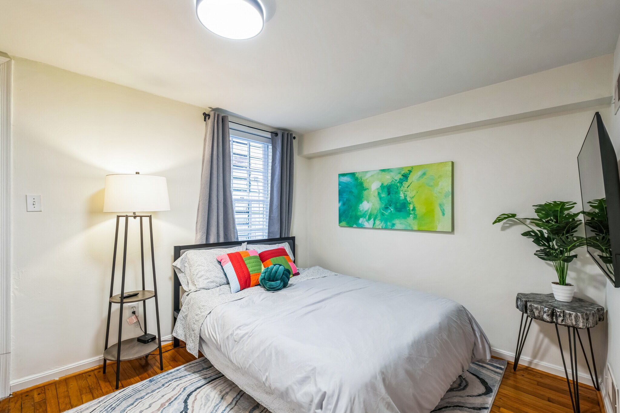 Building Photo - 605 E St SE