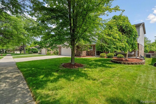 Building Photo - 7302 Parkway Ct