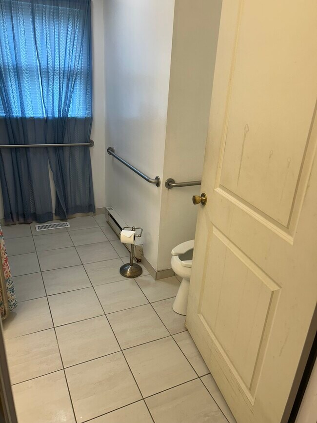 Building Photo - 8528 Newark Rd