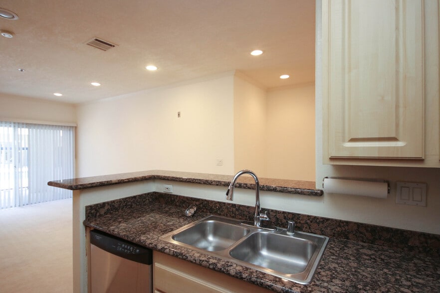 Building Photo - 300 N El Molino Ave