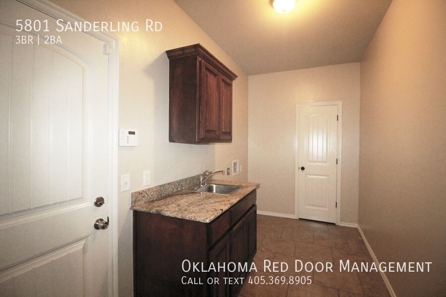 Building Photo - 5801 Sanderling Rd