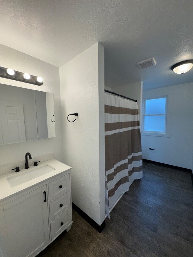 Building Photo - 1418 Avalon St