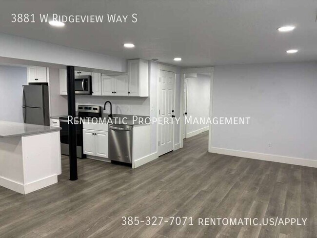 Building Photo - 3881 Ridgeview Way