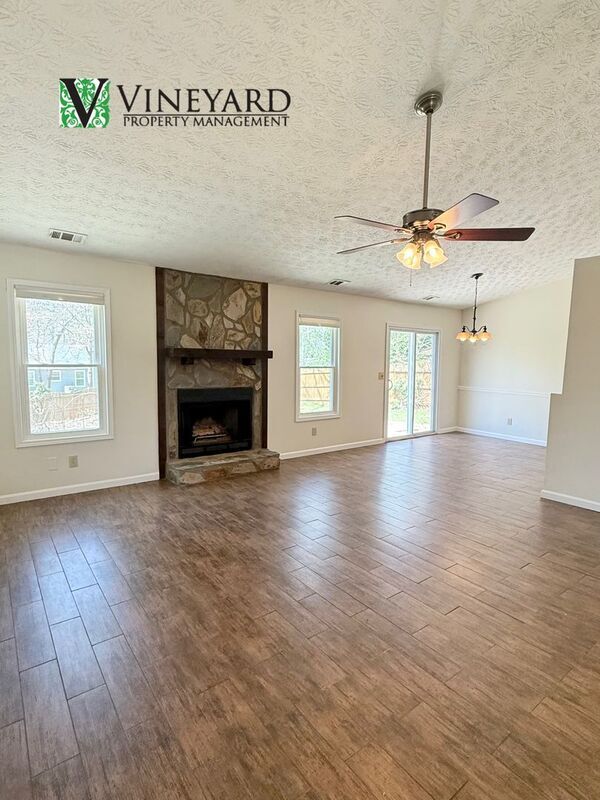 Building Photo - 1907 Grant Ln