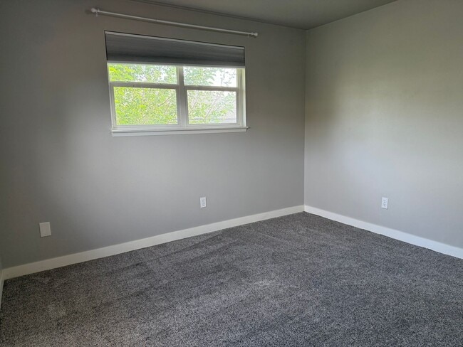 Building Photo - Spacious 3 Bedroom Home with Large Yard & 2-Car Garage