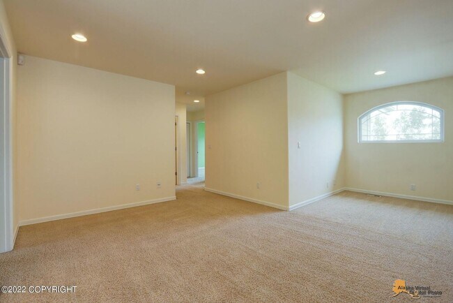 Building Photo - Stunning home conviently located by Eagle ...