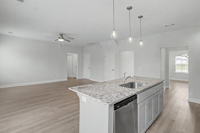 Building Photo - 173 Mcclelland Lp NE