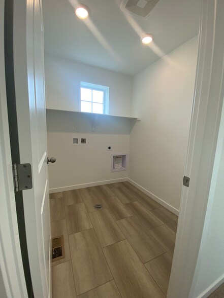 Building Photo - 4096 Chasm Lk Dr