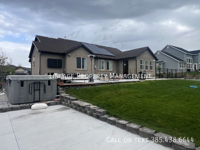 Building Photo - 9722 N Horizon Dr