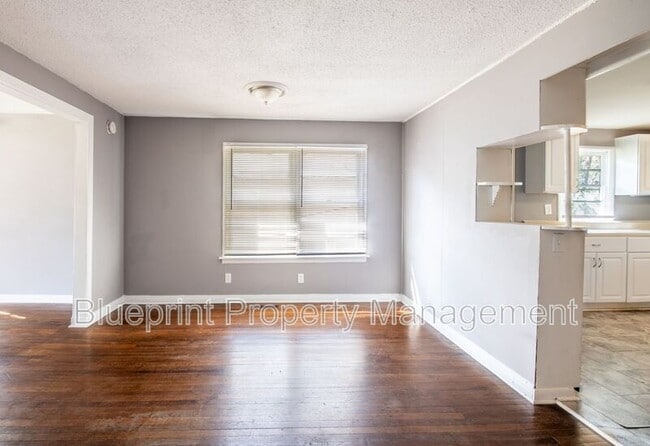 Building Photo - 2242 3rd Ave S