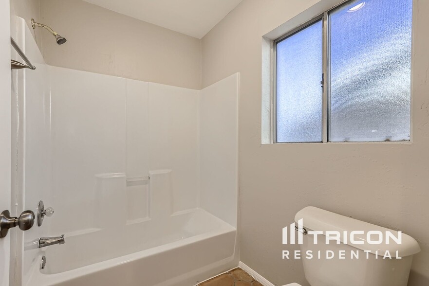 Building Photo - 4809 W Cochise Dr