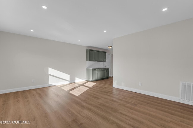 Building Photo - 64 Georgetown Blvd