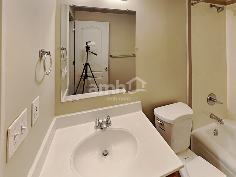 Building Photo - 96 N 1660 W