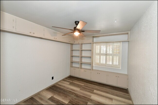 Building Photo - 5900 Mira Hermosa Dr
