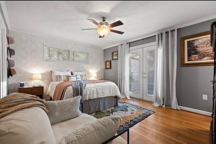 Building Photo - 1627 Fernwood Cir