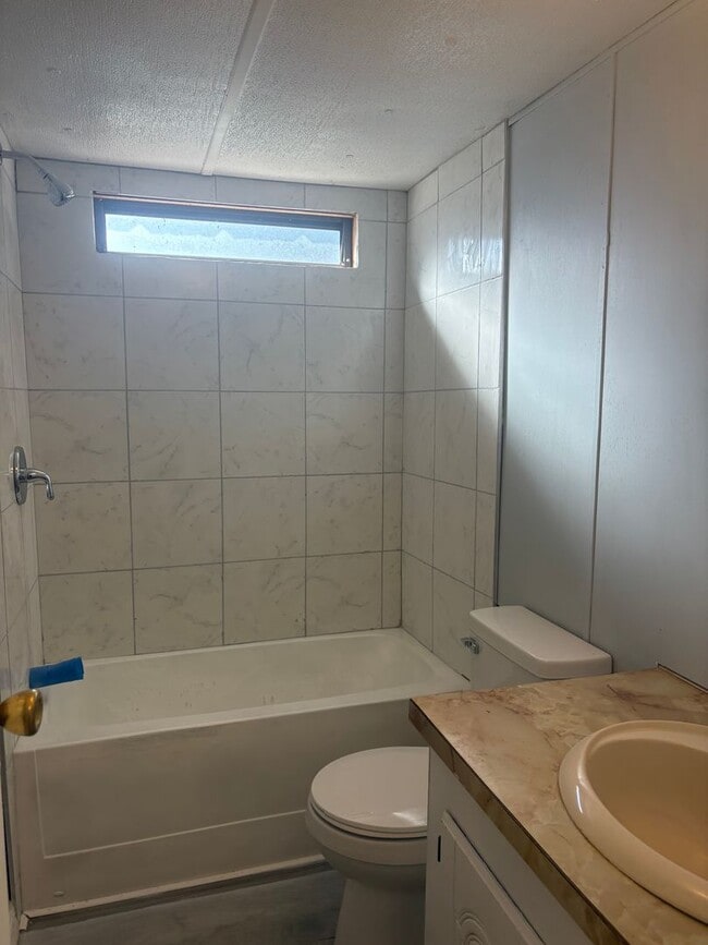 Building Photo - 3bed/2bath home ready now!! rent $1650/mo