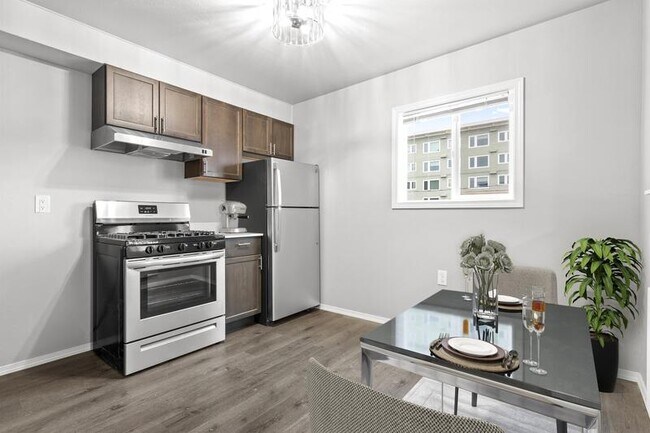 Building Photo - 612 S 18th St