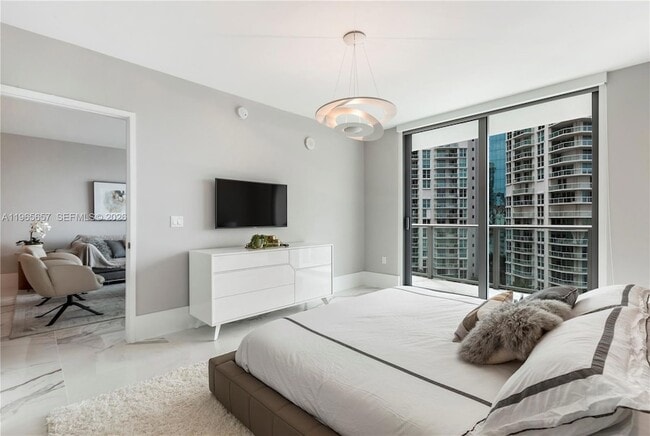 Building Photo - 300 Sunny Isles Blvd