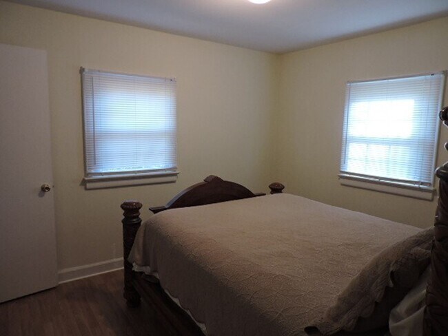 Building Photo - 2 br, 1 bath House - 168 B Sunset Lane