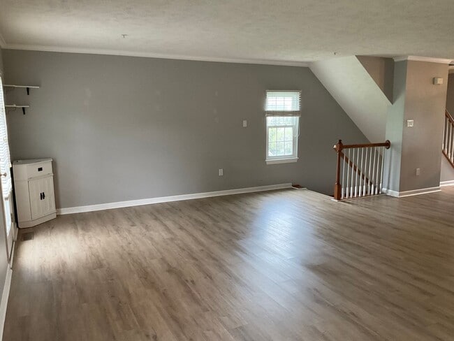 Building Photo - Large 3 Bedroom 2.5 bath townhome with additional finished room.