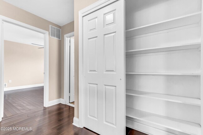 Building Photo - 922 Quincy Dr