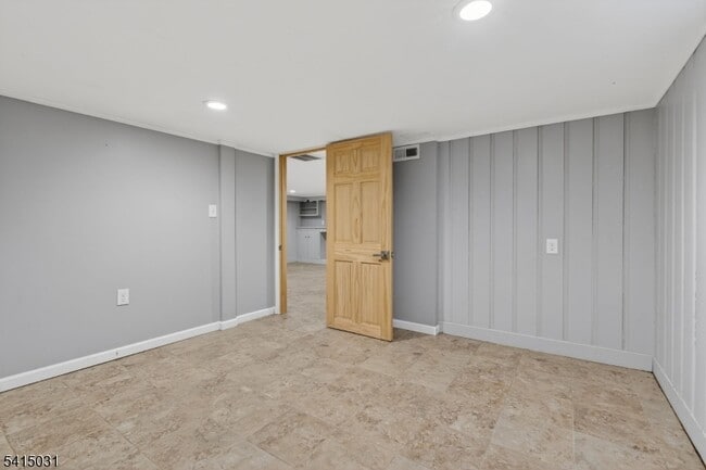 Building Photo - 2096 Lentz Ave