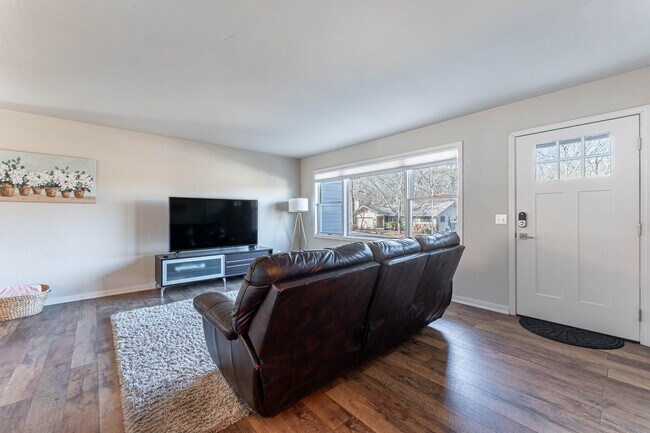 Building Photo - 14 Everleigh Dr