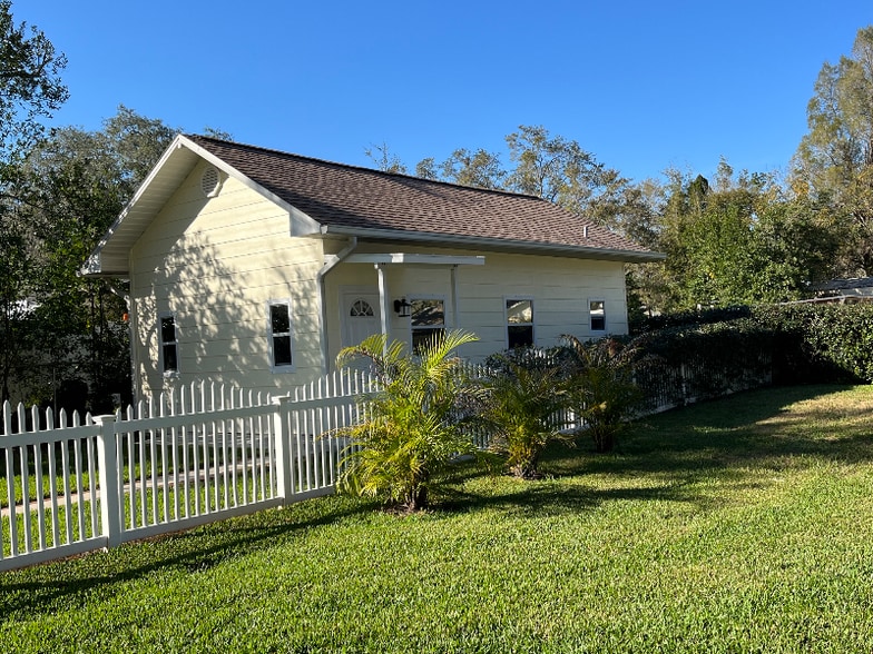 Building Photo - 2020 Lee Dr