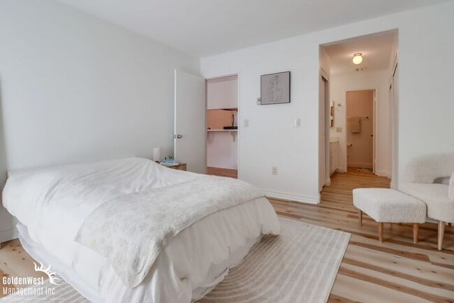 Building Photo - Bright and Spacious 2Bdm, 2Ba Condo in the...