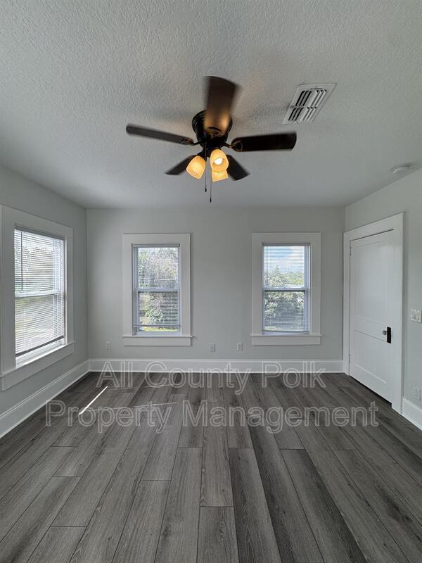 Building Photo - 1044 W Lime St