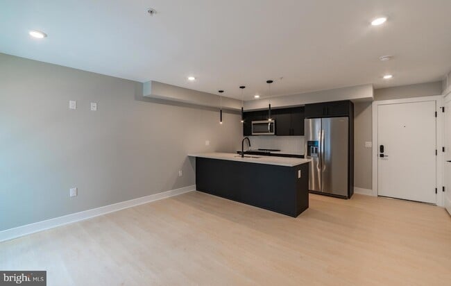 Building Photo - 6604 Ridge Ave