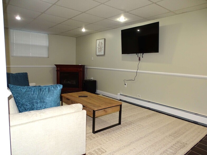 Building Photo - 303 Bishop St