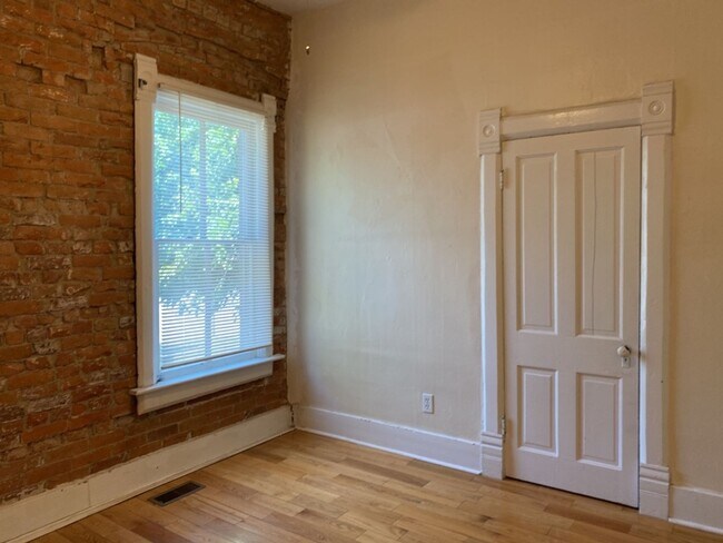 Building Photo - Classic Old Town Fort Collins 2 Bed 2 Bath Home Close to CSU