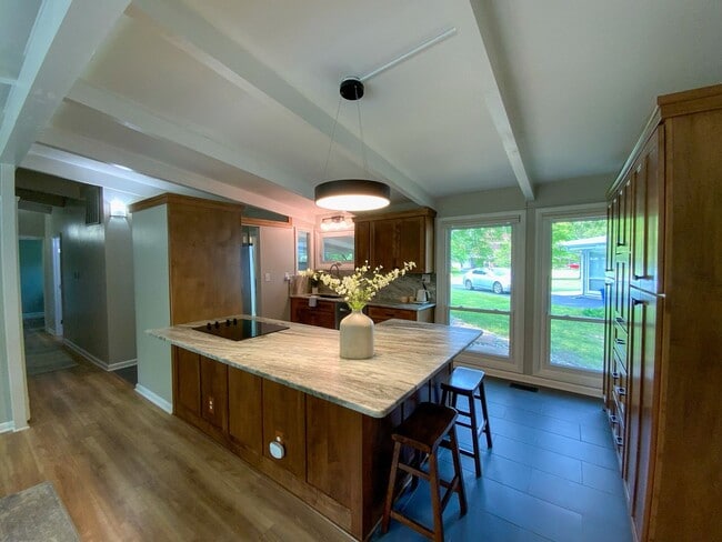 Building Photo - Charming 3 Bedroom Ranch in Heart of Upper Arlington