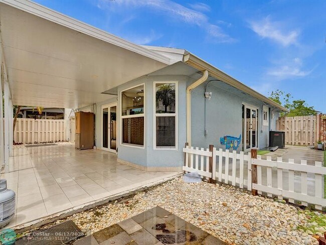 Building Photo - 3727 NW 107th Terrace